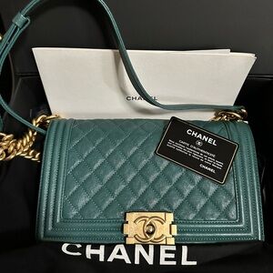 Chanel Boy Caviar Med